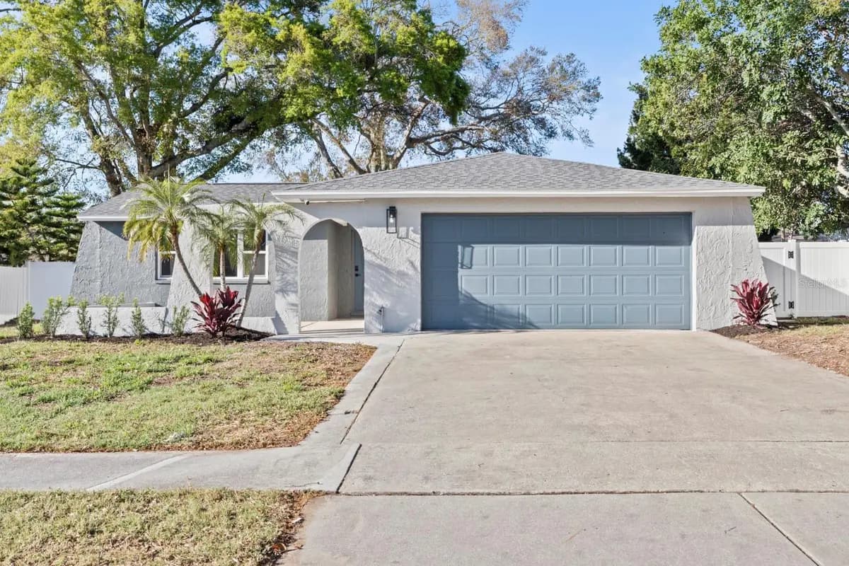 Front exterior of a featured property on Sourwood Boulevard in Dunedin