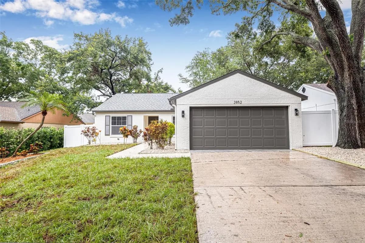 Front exterior of a featured property on Wesleyan Drive in Palm Harbor